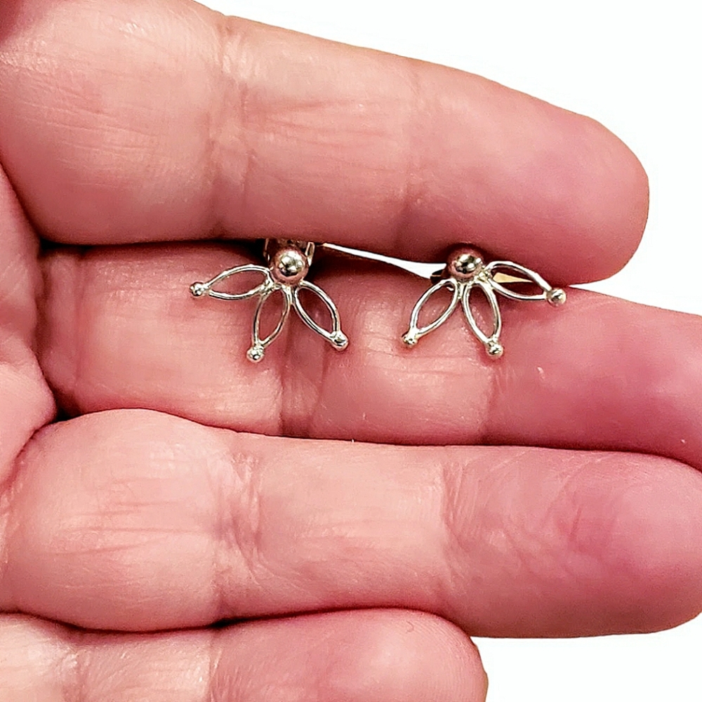 925 Sterling Silver Open Wire Lotus Flower Stud Earrings Dainty Minimalist; NWOT